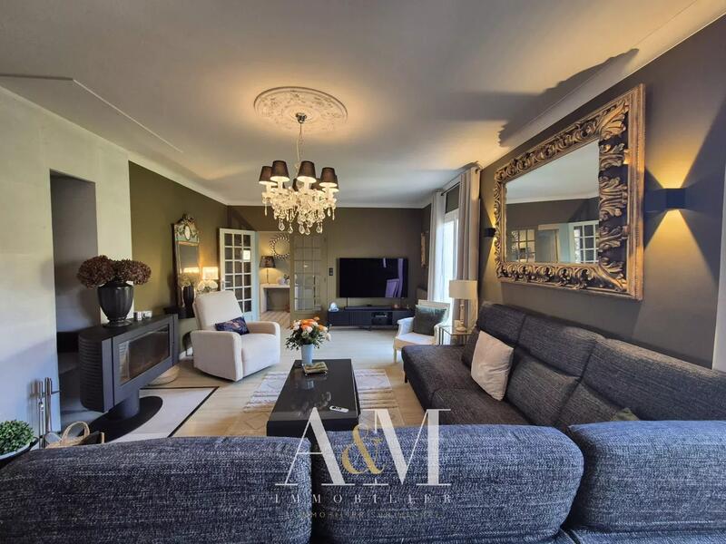 Maison - 201 m² - 9 pièces