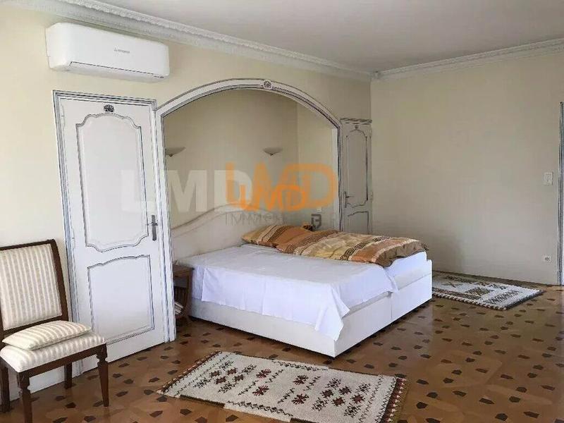 Maison - 282 m² - 11 pièces