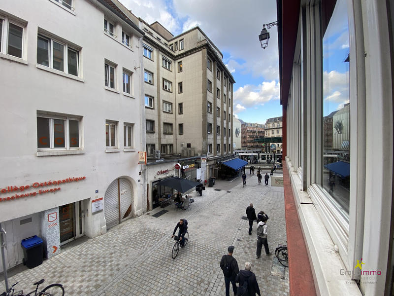 Local d'activités - 124 m² - 7 pièces