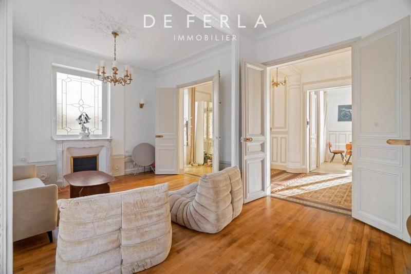 Château - 360 m² - 10 pièces