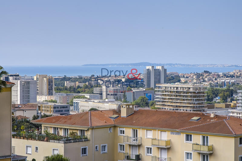 Appartement - 80 m² - 4 pièces