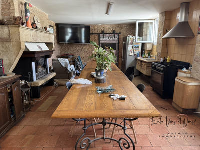 Maison - 264 m² - 9 pièces