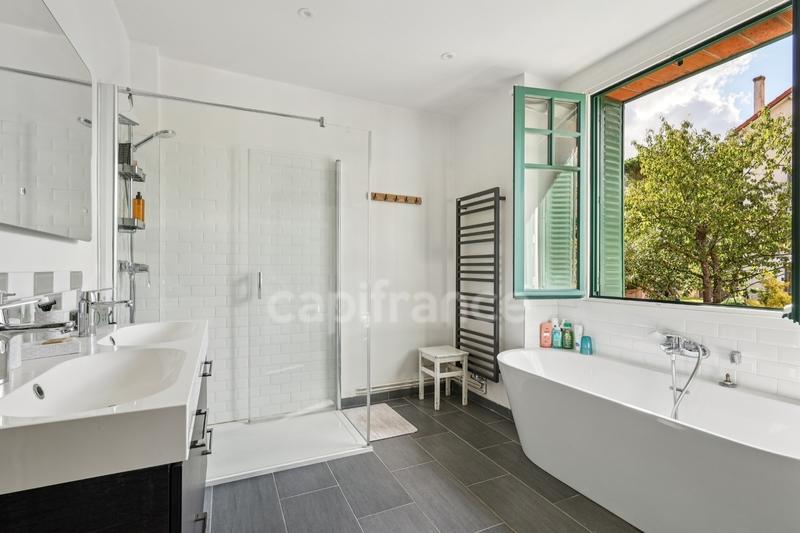 Maison - 192 m² - 9 pièces