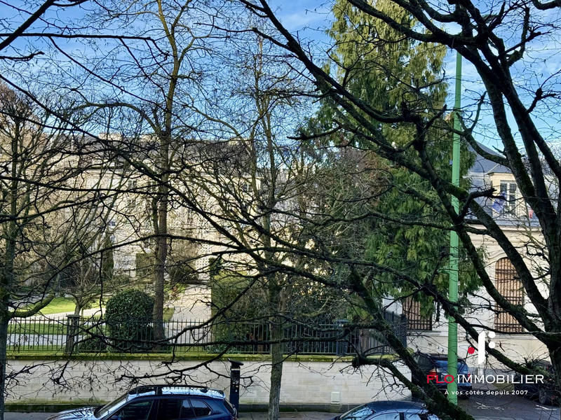 Bureau - 90 m² - 6 pièces