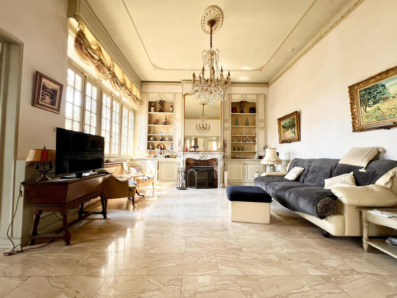 Maison - 244 m² - 8 pièces