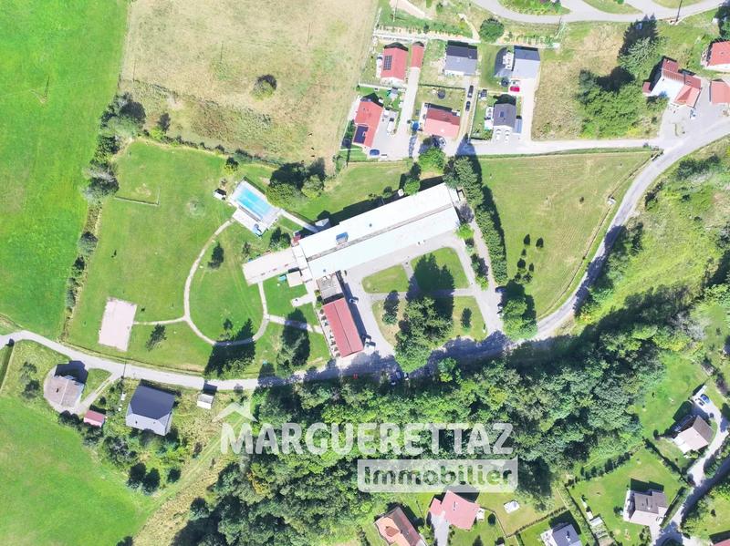 Propriété - 3 500 m² - 70 pièces