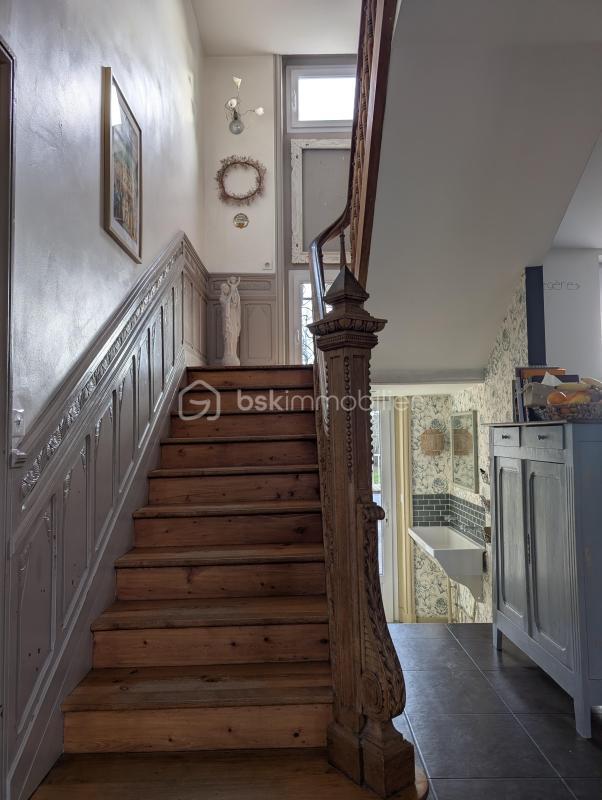 Demeure - 233 m² - 10 pièces