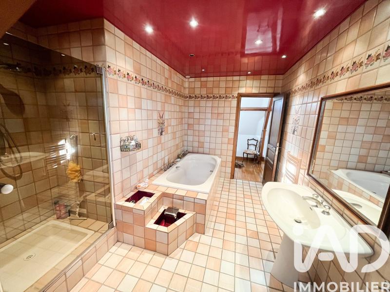 Maison - 255 m² - 8 pièces