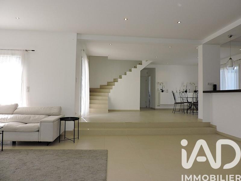 Maison - 226 m² - 7 pièces