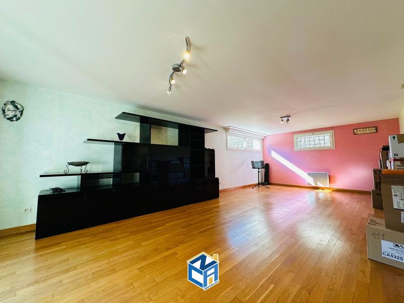 Maison - 214 m² - 9 pièces