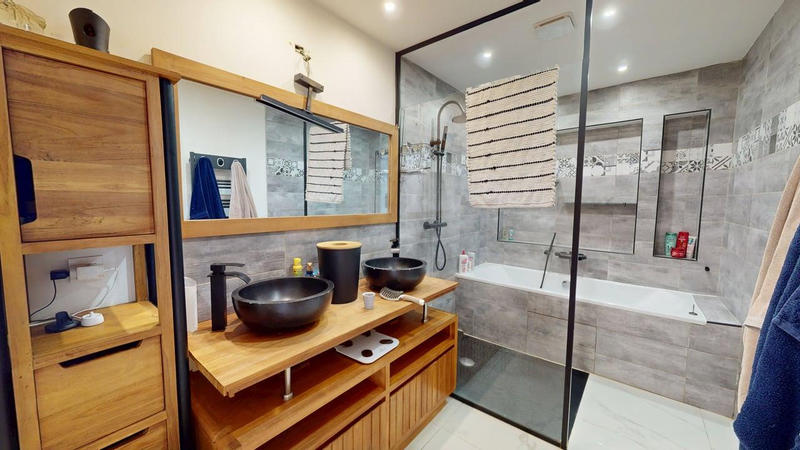 Maison - 214 m² - 8 pièces