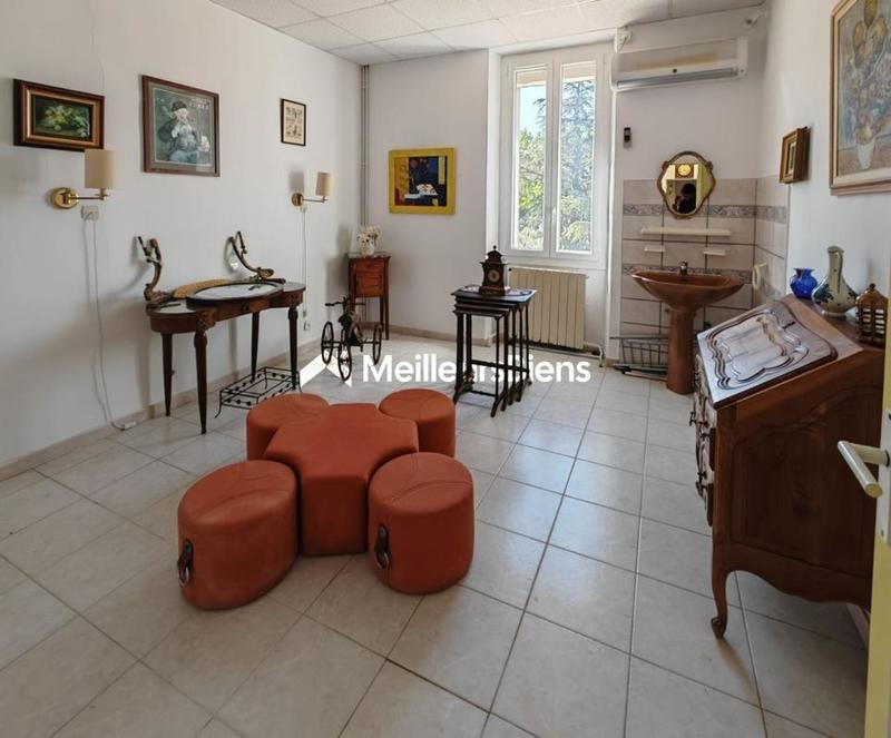 Propriété - 550 m² - 26 pièces