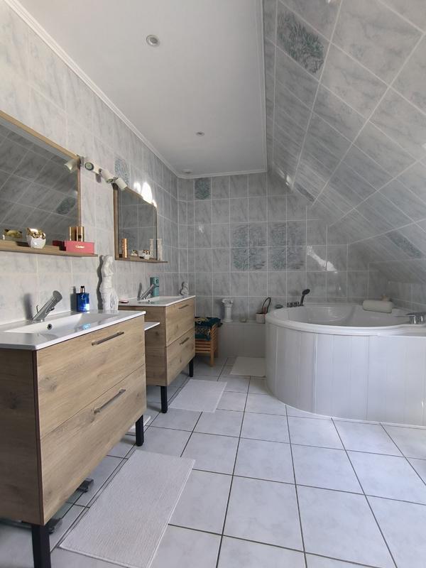 Maison - 187 m² - 9 pièces