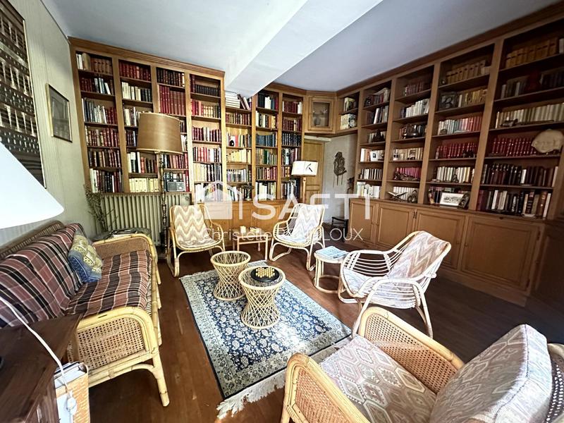 Maison - 567 m² - 12 pièces