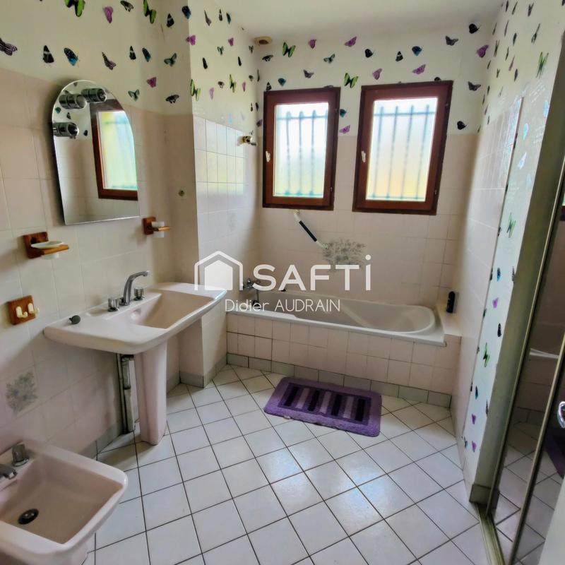 Maison - 214 m² - 7 pièces