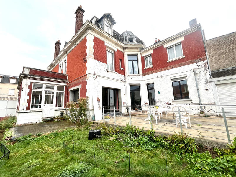 Maison - 310 m² - 12 pièces