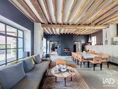 Maison - 1 044 m² - 15 pièces