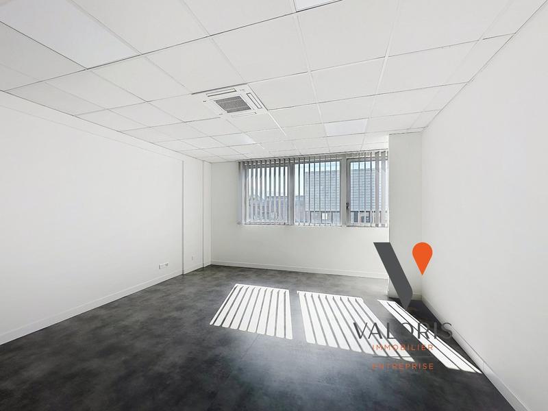 Bureau - 347 m² - 1 pièce