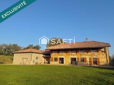 Maison - 370 m² - 9 pièces