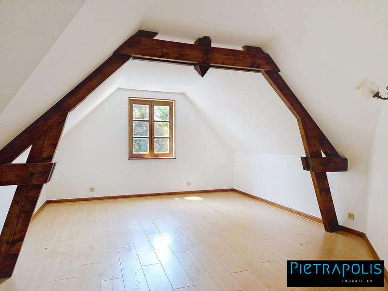 Maison traditionnelle - 222 m² - 8 pièces