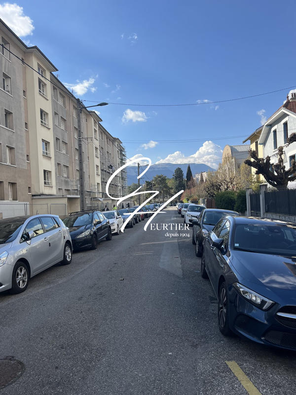 Parking / Garage - 12 m²