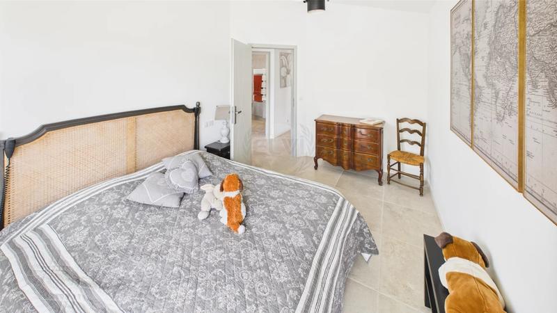 Maison - 250 m² - 8 pièces