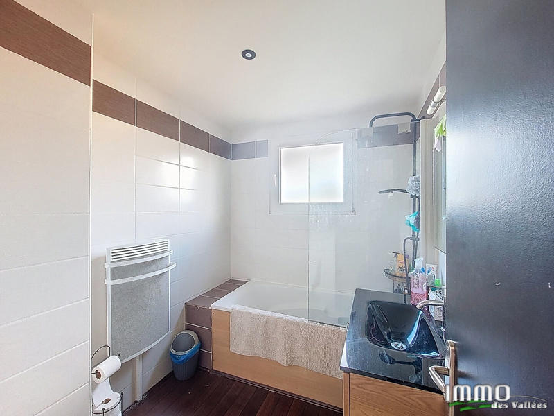 Maison - 200 m² - 3 pièces