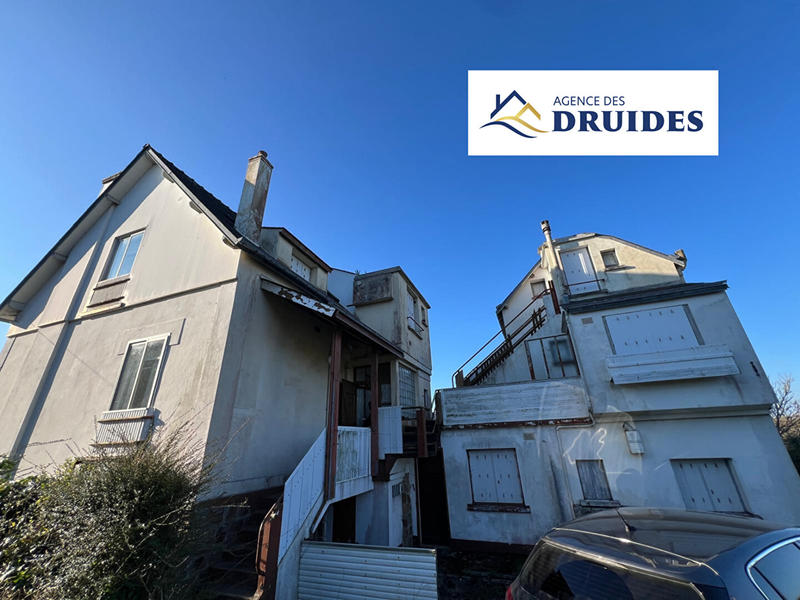 Maison - 250 m² - 25 pièces