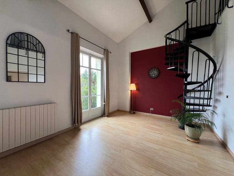 Maison - 250 m² - 11 pièces