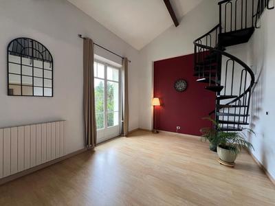 Maison - 250 m² - 11 pièces