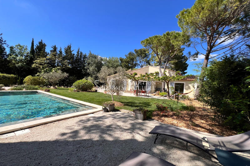 Maison - 210 m² - 8 pièces