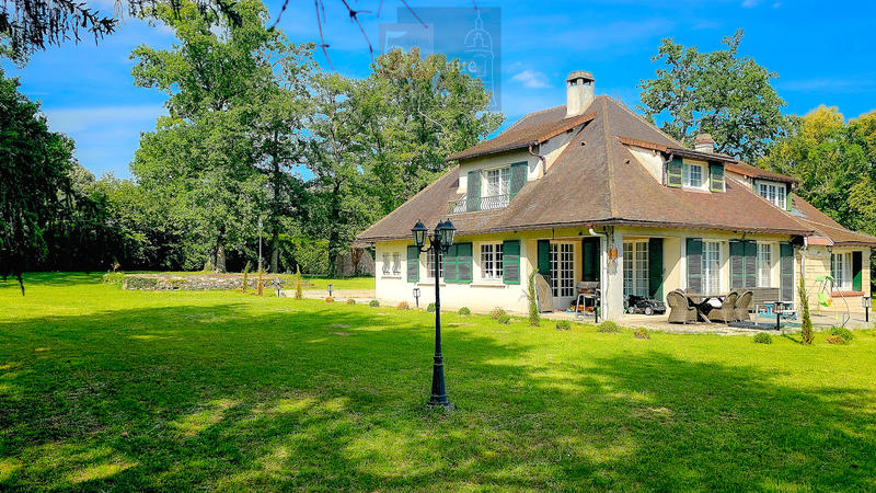 Maison - 220 m² - 6 pièces