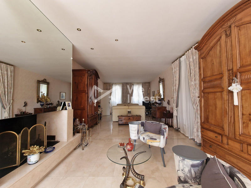 Maison - 380 m² - 9 pièces