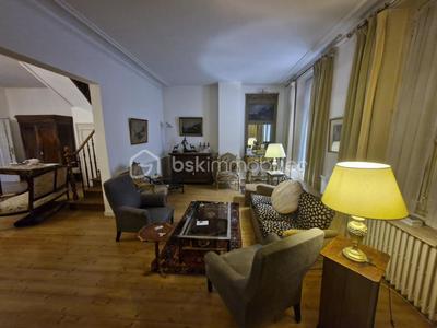 Maison traditionnelle - 163 m² - 6 pièces