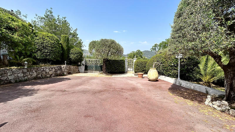 Villa - 320 m² - 8 pièces