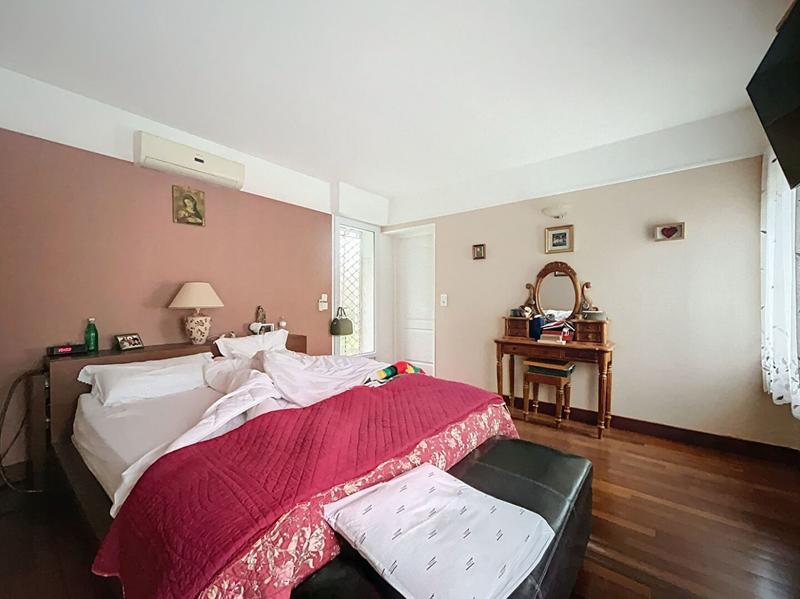 Maison - 223 m² - 8 pièces