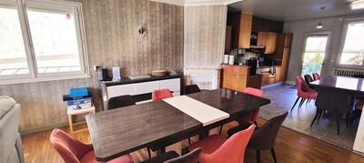 Maison - 253 m² - 11 pièces