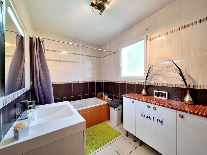 Maison - 250 m² - 2 pièces