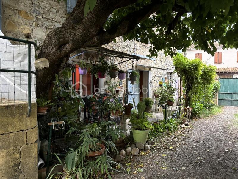 Maison ancienne - 674 m² - 8 pièces