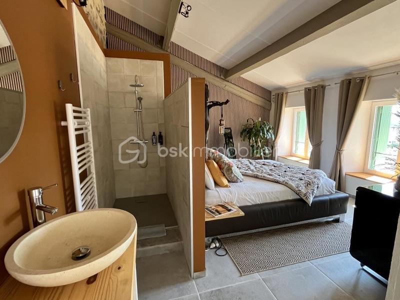 Demeure - 239 m² - 7 pièces