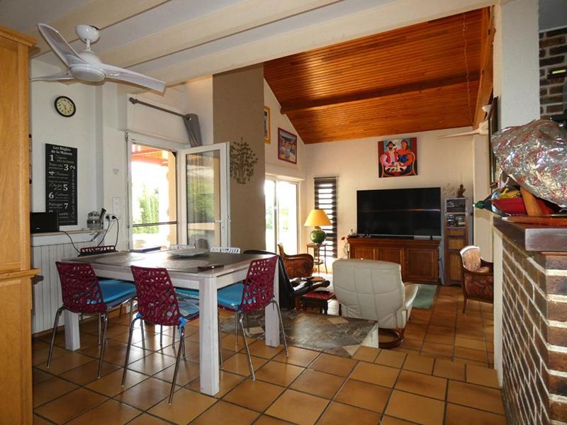 Maison - 220 m² - 8 pièces