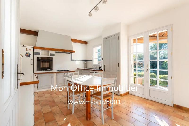 Maison - 225 m² - 9 pièces