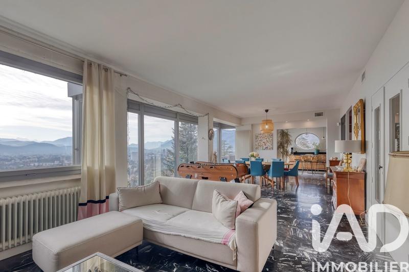 Maison - 233 m² - 8 pièces