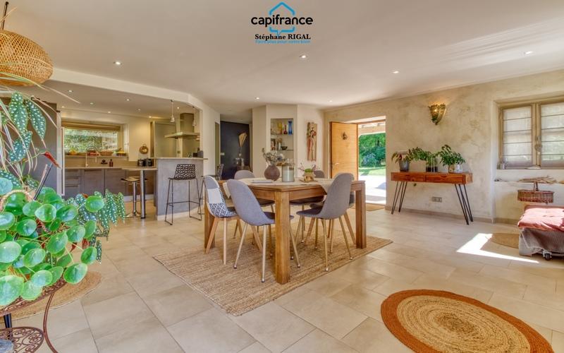 Propriété - 152 m² - 6 pièces