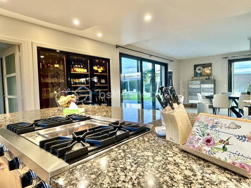 Villa - 365 m² - 9 pièces