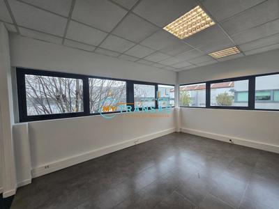 Local d'activités - 822 m²