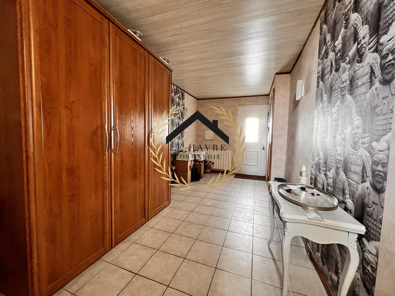 Maison traditionnelle - 162 m² - 6 pièces