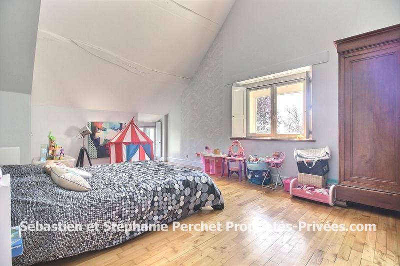 Maison - 233 m² - 8 pièces