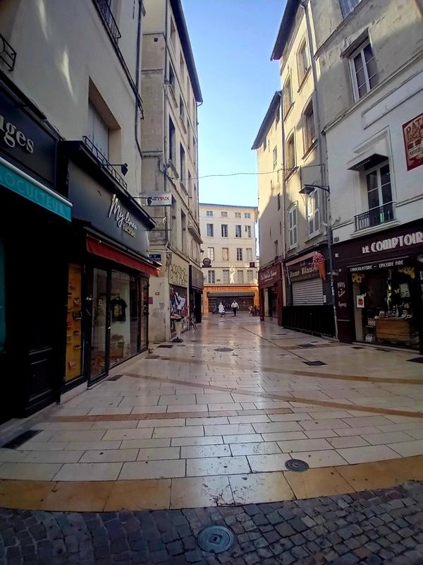 Local commercial - 79 m² - 1 pièce