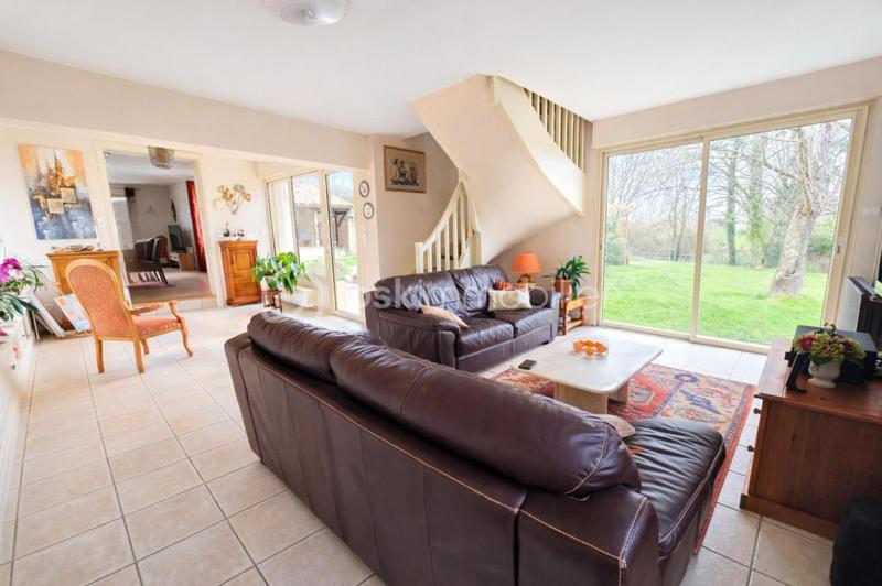 Maison - 209 m² - 7 pièces